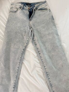 Light Wash mid rise boyfriend Jeans